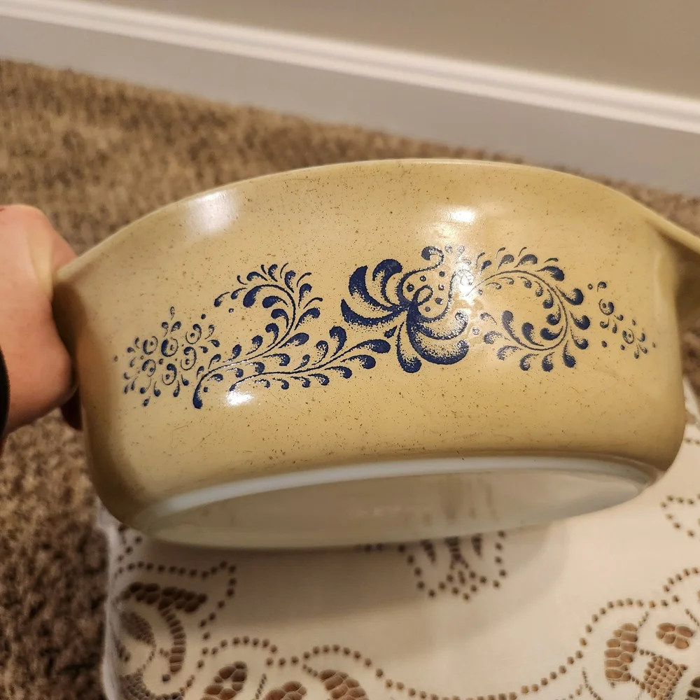 Pyrex Homestead 1.5 Quart Casserole Dish With Matching Lid